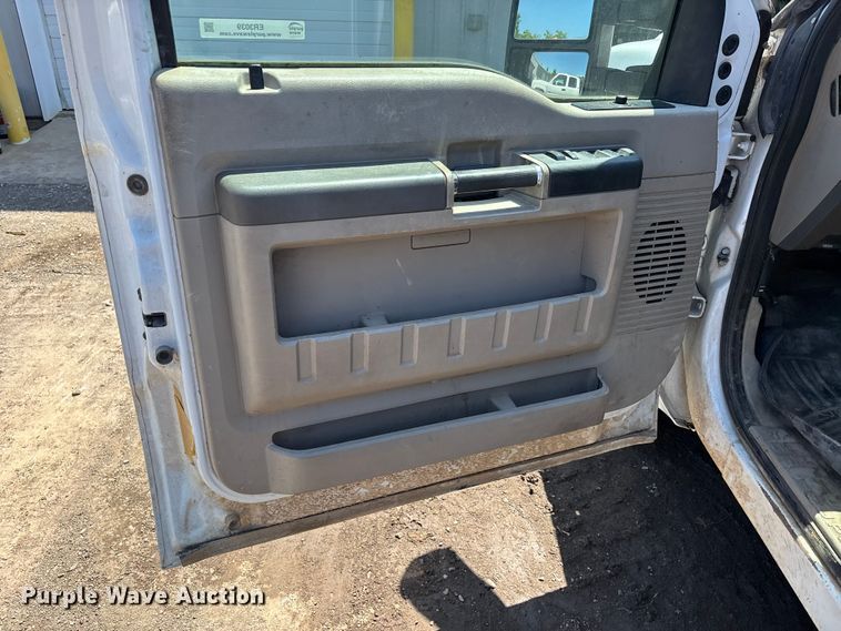 image for item ER3039 2008 Ford F250 XL Super Duty Crew Cab flatbed pickup truck