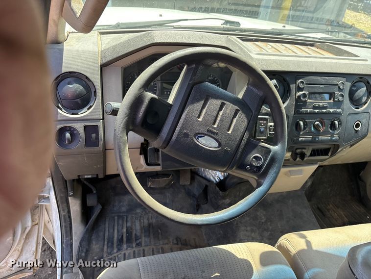 image for item ER3039 2008 Ford F250 XL Super Duty Crew Cab flatbed pickup truck