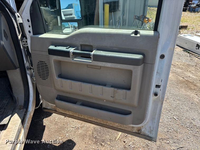 image for item ER3039 2008 Ford F250 XL Super Duty Crew Cab flatbed pickup truck