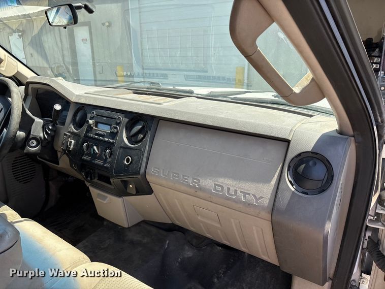 image for item ER3039 2008 Ford F250 XL Super Duty Crew Cab flatbed pickup truck