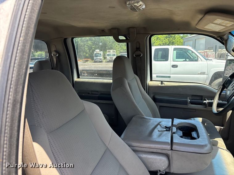 image for item ER3039 2008 Ford F250 XL Super Duty Crew Cab flatbed pickup truck