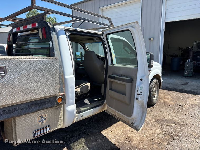 image for item ER3039 2008 Ford F250 XL Super Duty Crew Cab flatbed pickup truck