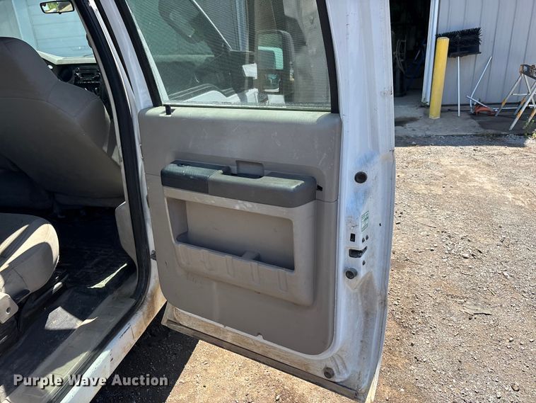 image for item ER3039 2008 Ford F250 XL Super Duty Crew Cab flatbed pickup truck