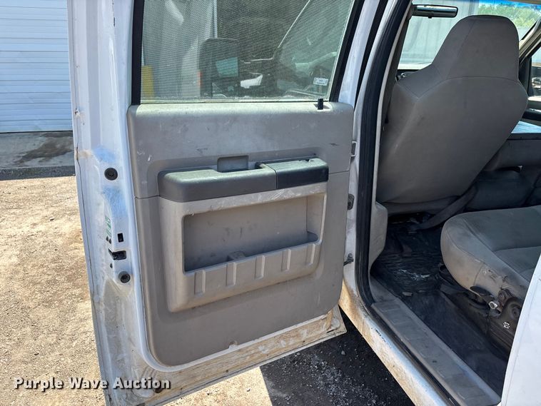 image for item ER3039 2008 Ford F250 XL Super Duty Crew Cab flatbed pickup truck