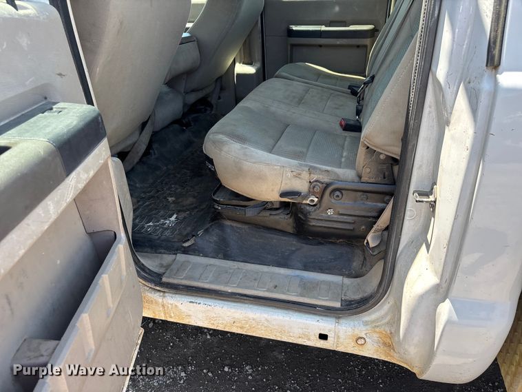image for item ER3039 2008 Ford F250 XL Super Duty Crew Cab flatbed pickup truck