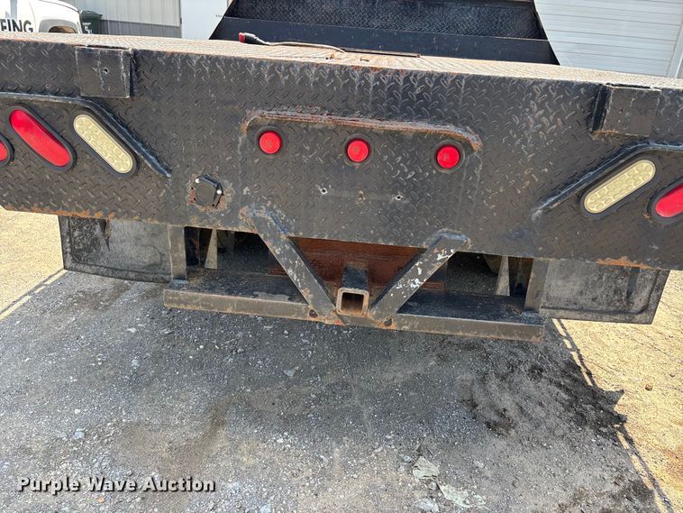 image for item ER3040 2004 Chevrolet Silverado 3500 Ext. Cab flatbed pickup truck
