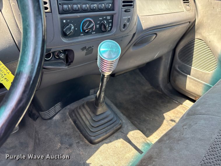 image for item ER3041 2002 Ford F150 pickup truck