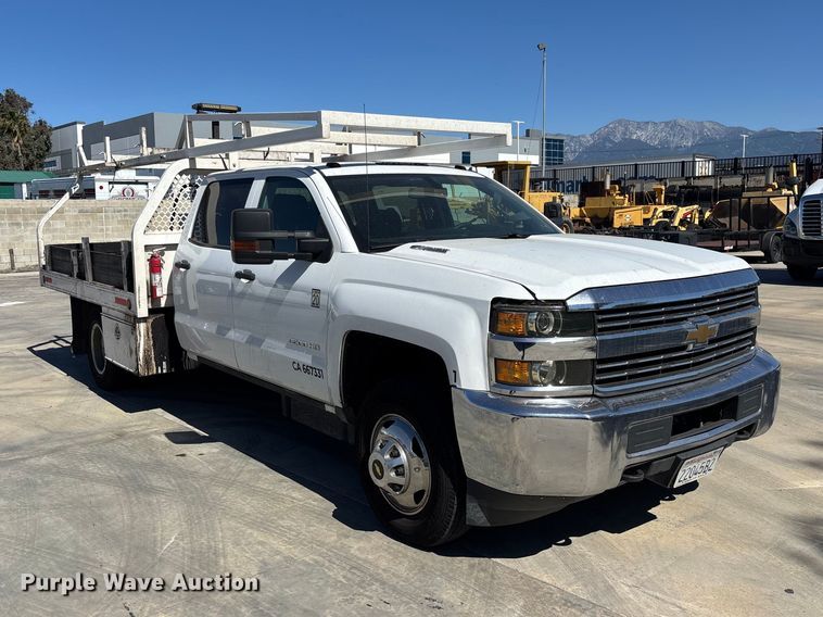 image for item ER7605 2016 Chevrolet Silverado 2500HD Crew Cab flatbed pickup truck