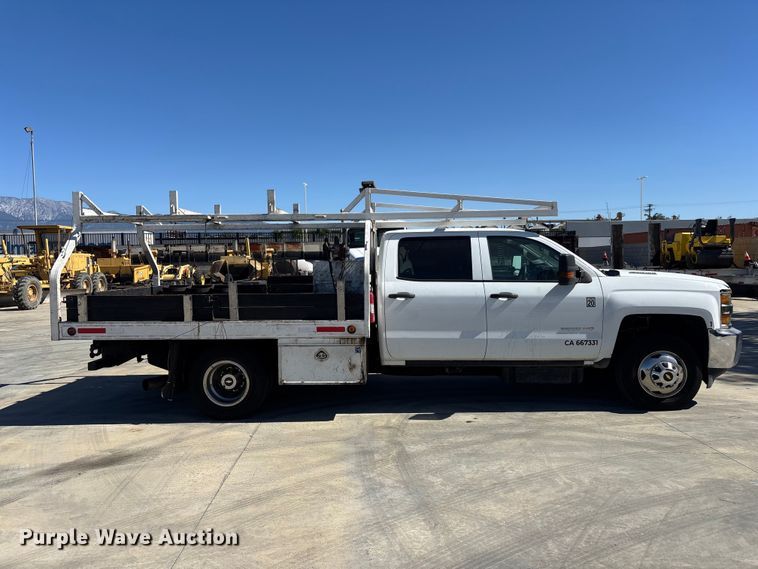 image for item ER7605 2016 Chevrolet Silverado 2500HD Crew Cab flatbed pickup truck