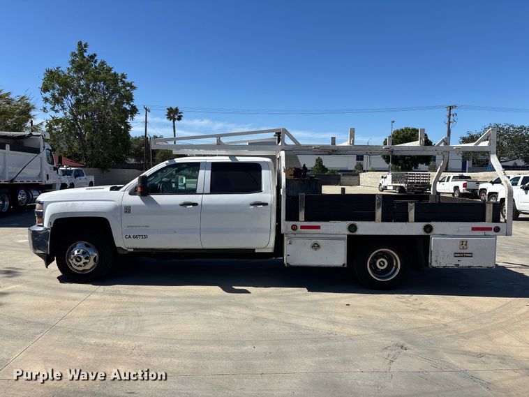 image for item ER7605 2016 Chevrolet Silverado 2500HD Crew Cab flatbed pickup truck