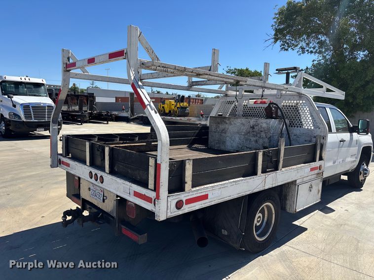 image for item ER7605 2016 Chevrolet Silverado 2500HD Crew Cab flatbed pickup truck