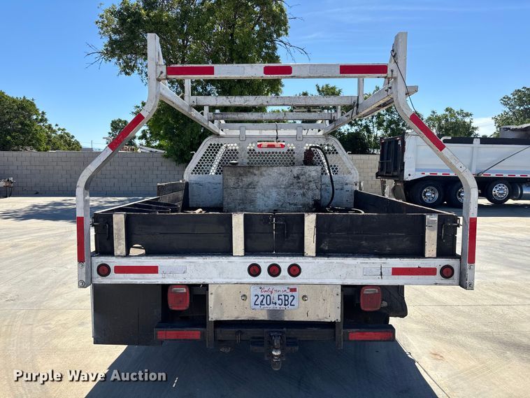 image for item ER7605 2016 Chevrolet Silverado 2500HD Crew Cab flatbed pickup truck