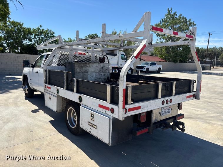 image for item ER7605 2016 Chevrolet Silverado 2500HD Crew Cab flatbed pickup truck