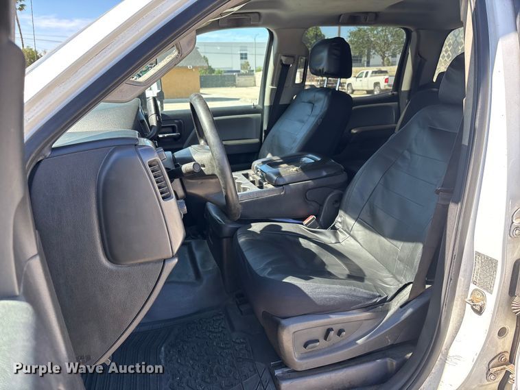 image for item ER7605 2016 Chevrolet Silverado 2500HD Crew Cab flatbed pickup truck