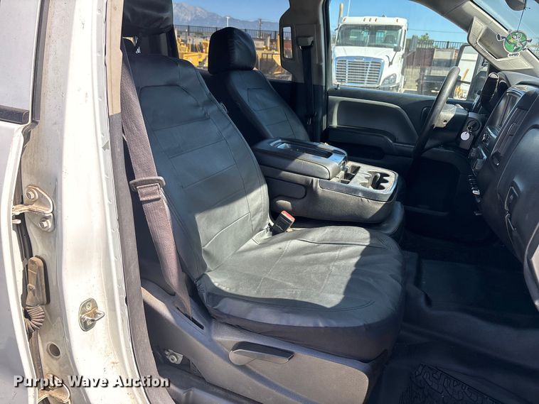 image for item ER7605 2016 Chevrolet Silverado 2500HD Crew Cab flatbed pickup truck