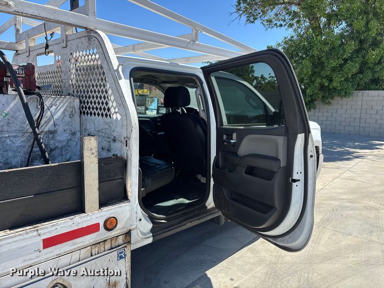 image for item ER7605 2016 Chevrolet Silverado 2500HD Crew Cab flatbed pickup truck