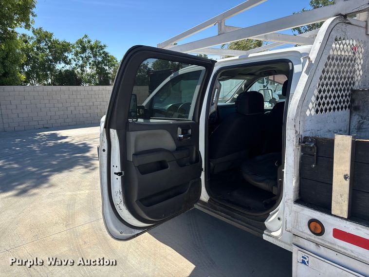 image for item ER7605 2016 Chevrolet Silverado 2500HD Crew Cab flatbed pickup truck