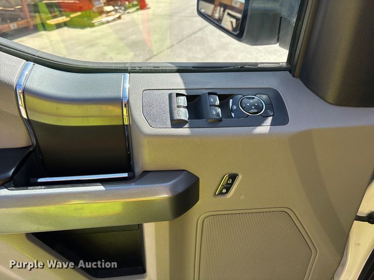 image for item ER7652 2016 Ford F150 Crew Cab pickup truck