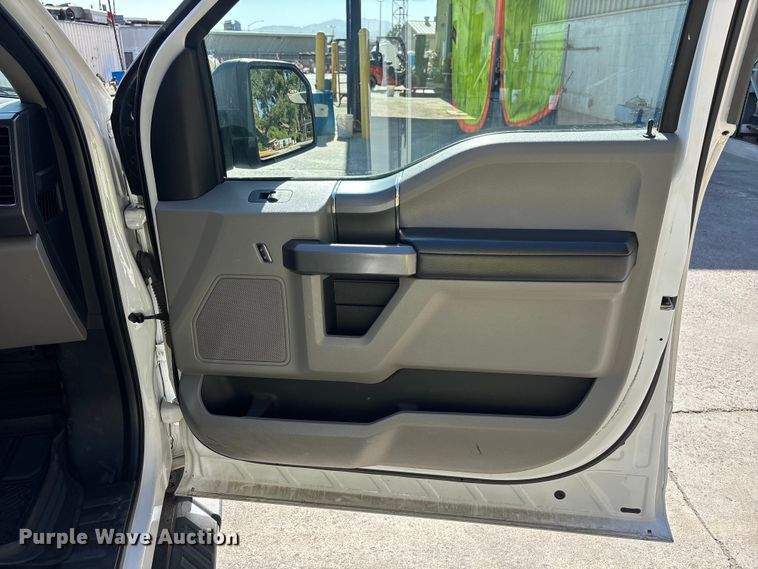 image for item ER7652 2016 Ford F150 Crew Cab pickup truck