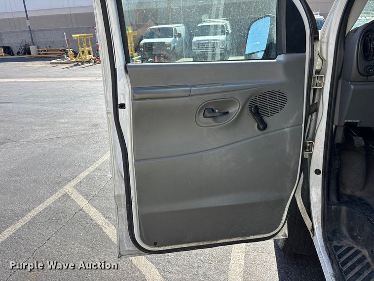 image for item ER7665 2006 Ford E250 van