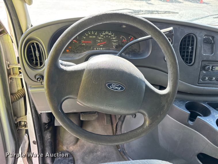 image for item ER7665 2006 Ford E250 van