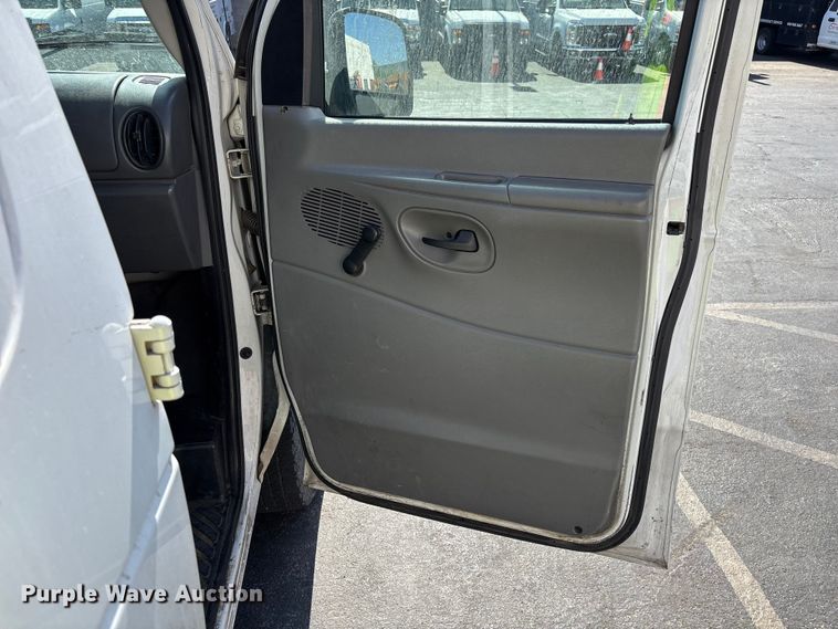 image for item ER7665 2006 Ford E250 van