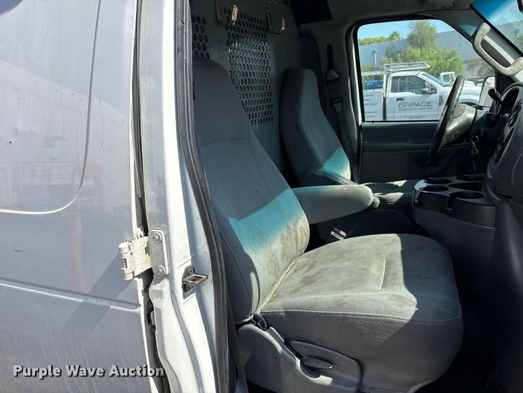image for item ER7665 2006 Ford E250 van