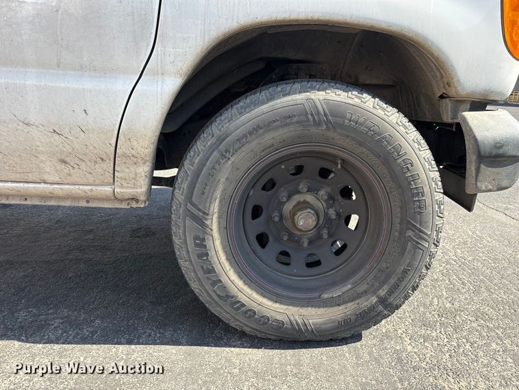 image for item ER7665 2006 Ford E250 van