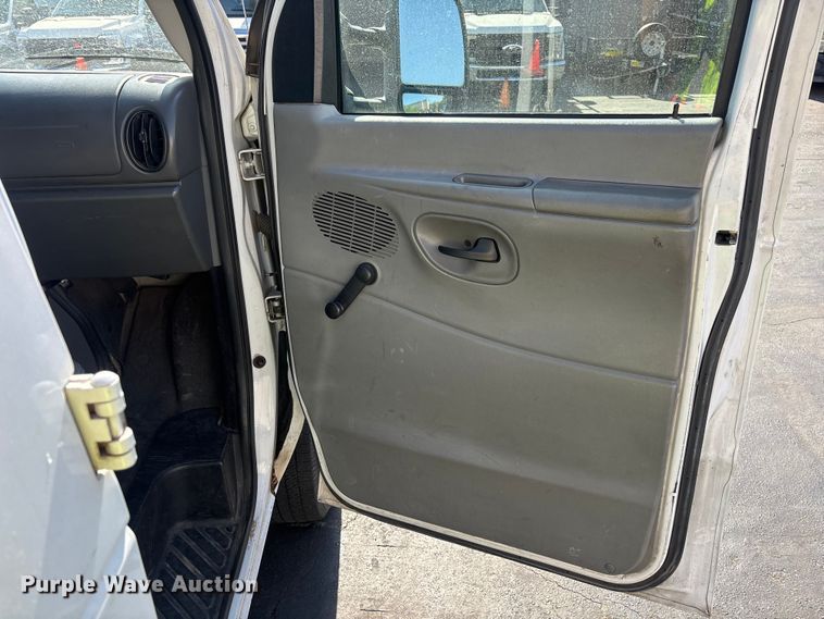 image for item ER7666 2008 Ford E250 van