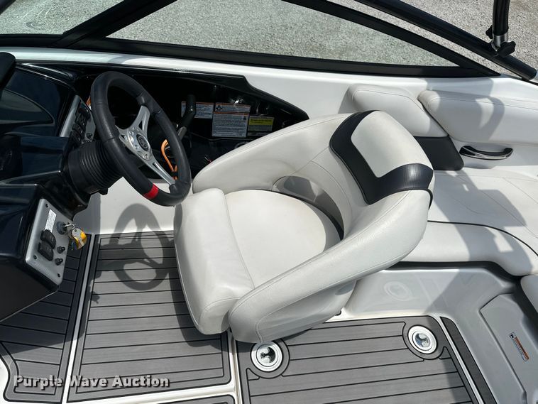 image for item ES6500 2014 Yamaha   AR192 boat