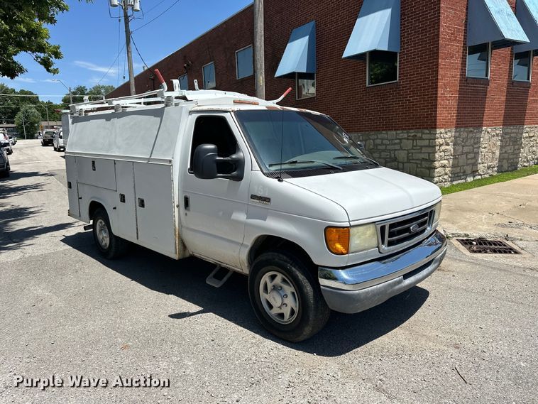 image for item ES6508 2007 Ford E350 utility van