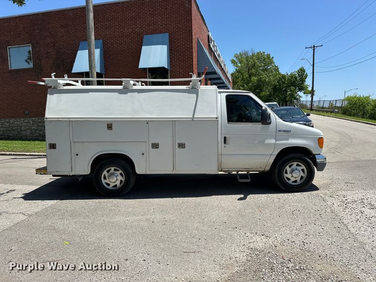 image for item ES6508 2007 Ford E350 utility van