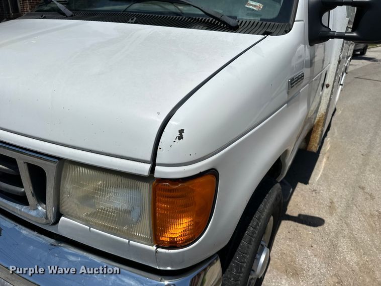 image for item ES6508 2007 Ford E350 utility van