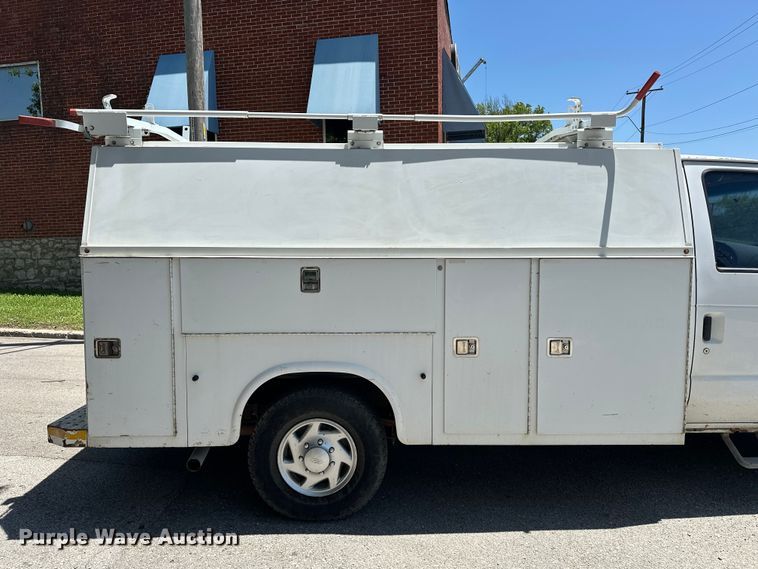 image for item ES6508 2007 Ford E350 utility van