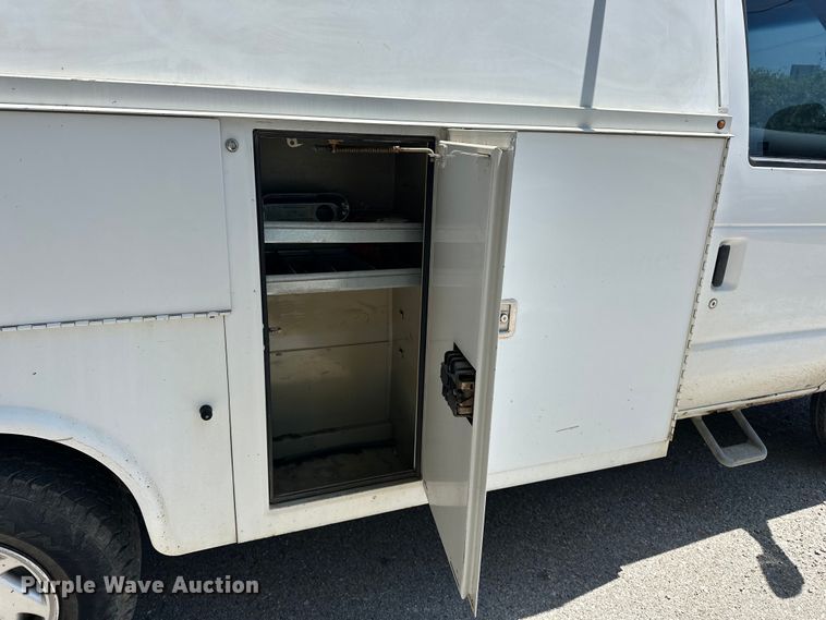 image for item ES6508 2007 Ford E350 utility van