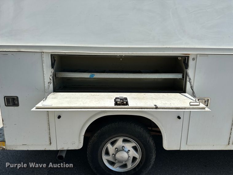 image for item ES6508 2007 Ford E350 utility van