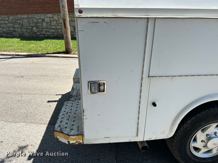 image for item ES6508 2007 Ford E350 utility van