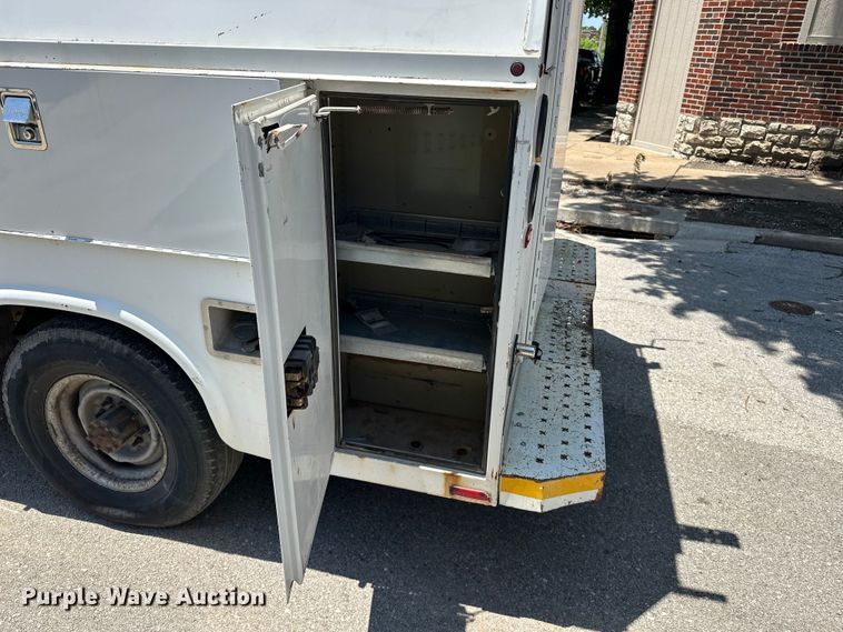 image for item ES6508 2007 Ford E350 utility van