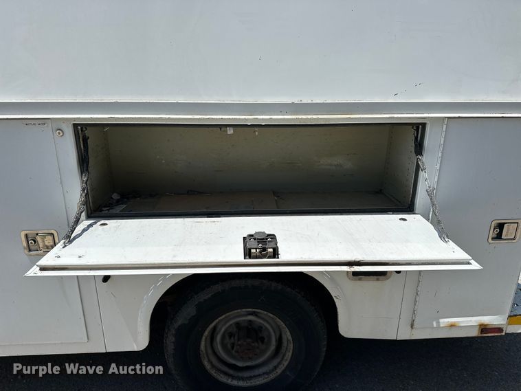 image for item ES6508 2007 Ford E350 utility van