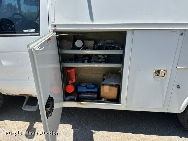 image for item ES6508 2007 Ford E350 utility van