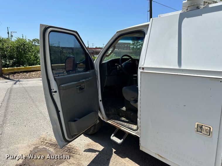 image for item ES6508 2007 Ford E350 utility van