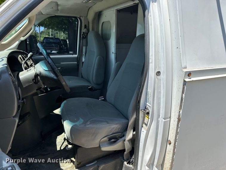 image for item ES6508 2007 Ford E350 utility van