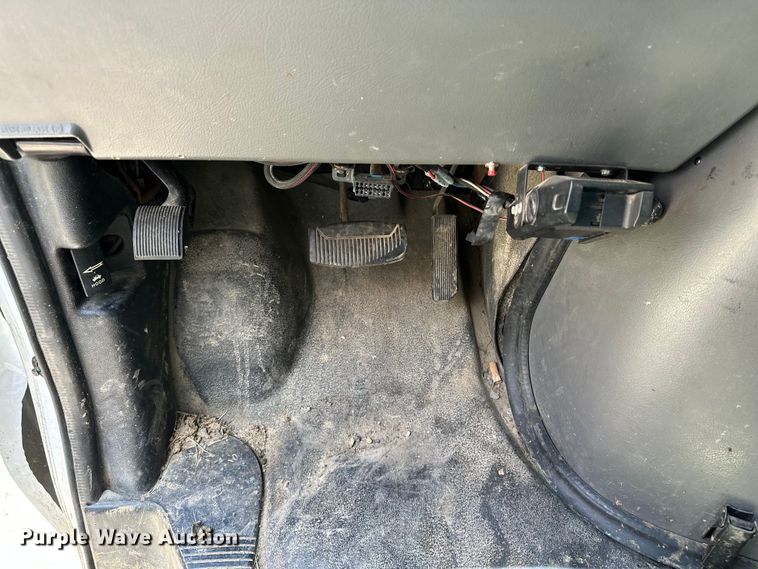 image for item ES6508 2007 Ford E350 utility van