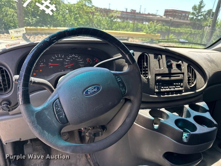 image for item ES6508 2007 Ford E350 utility van