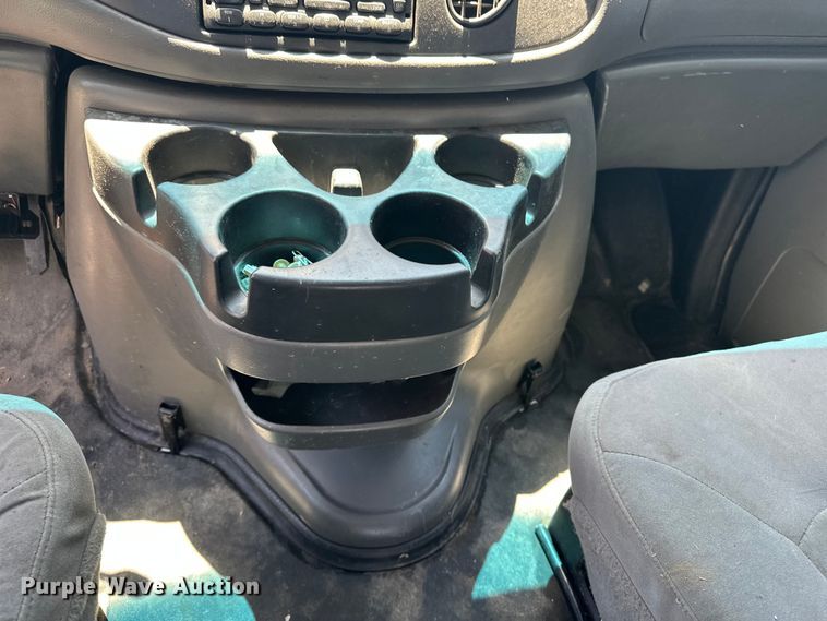 image for item ES6508 2007 Ford E350 utility van