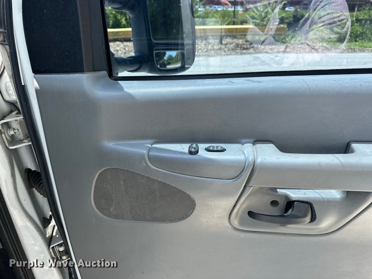 image for item ES6508 2007 Ford E350 utility van