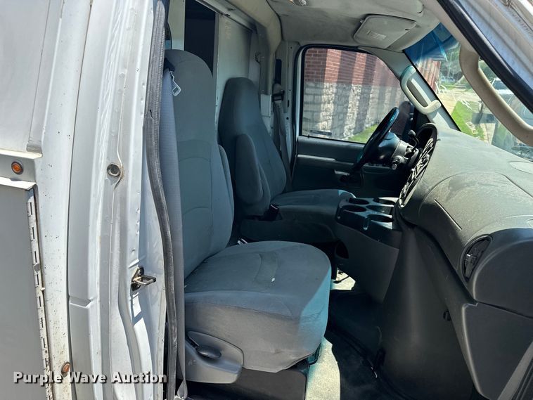 image for item ES6508 2007 Ford E350 utility van