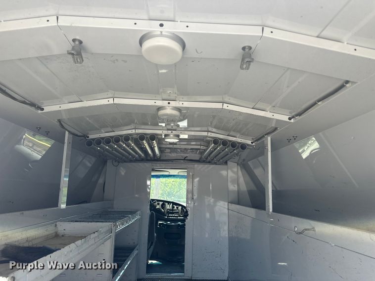 image for item ES6508 2007 Ford E350 utility van