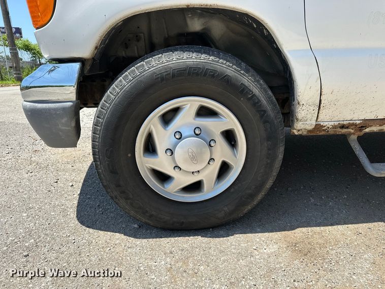 image for item ES6508 2007 Ford E350 utility van
