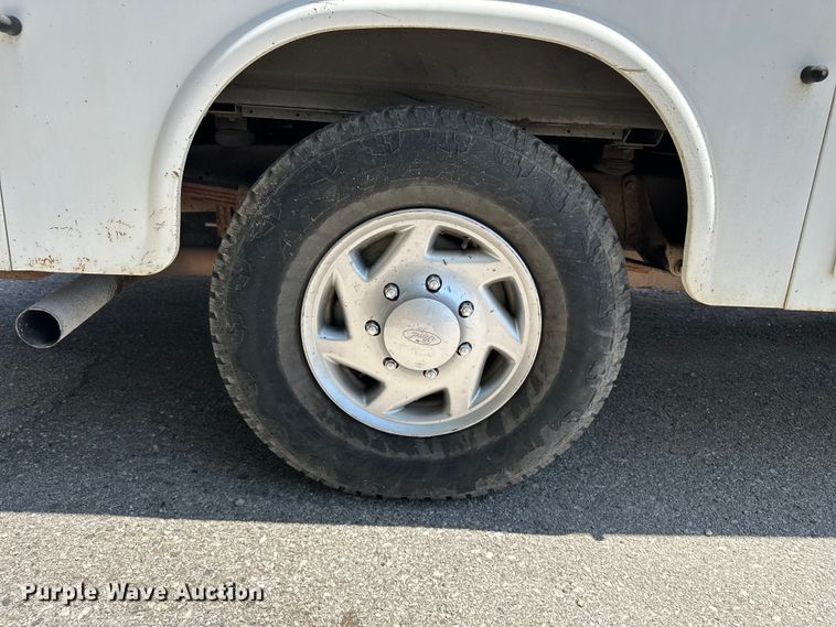 image for item ES6508 2007 Ford E350 utility van